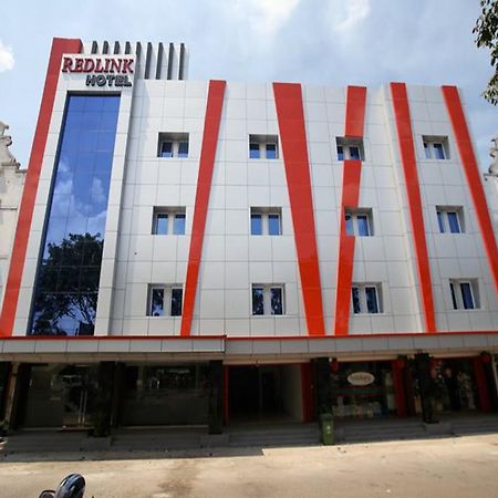 Redlink Hotel Batam Екстериор снимка