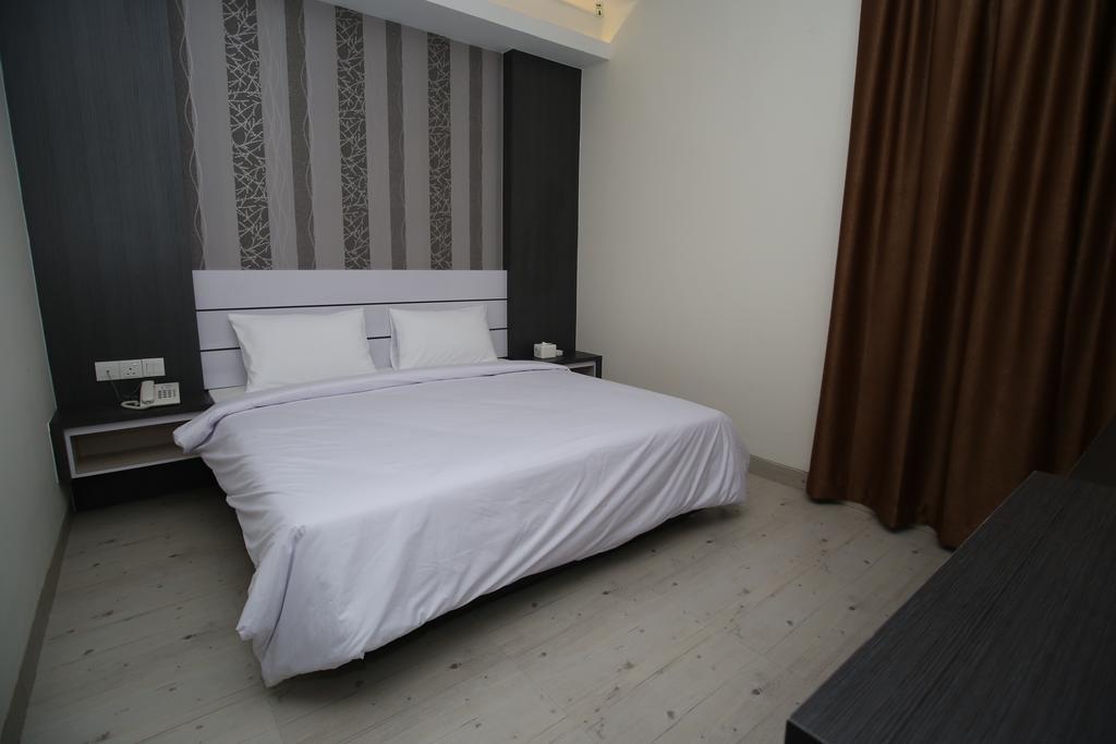 Redlink Hotel Batam Екстериор снимка