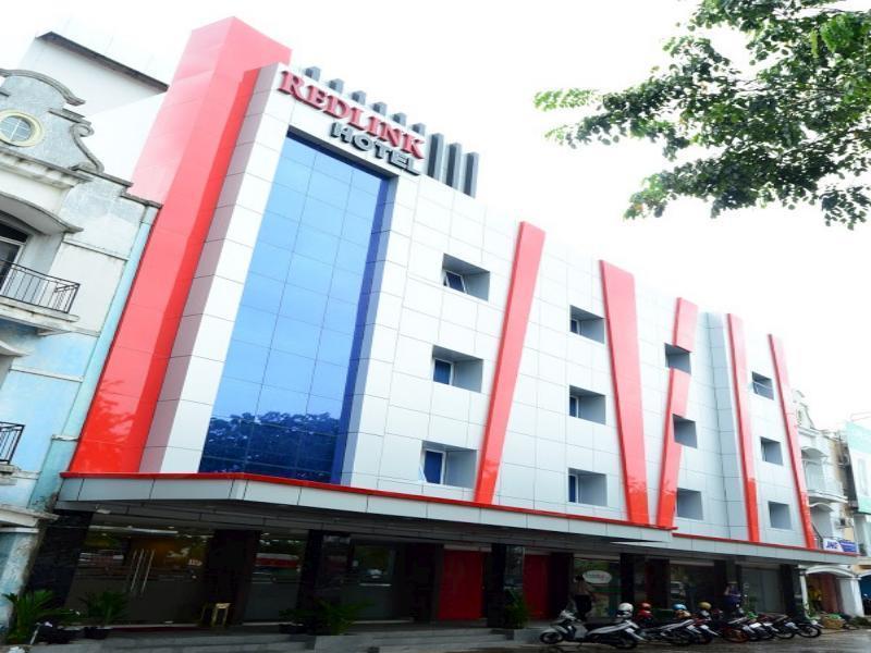 Redlink Hotel Batam Екстериор снимка