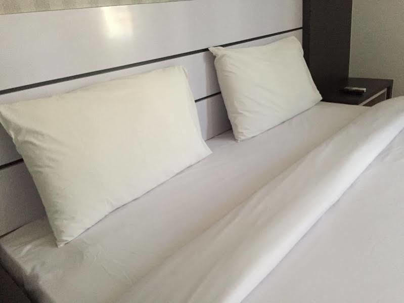 Redlink Hotel Batam Екстериор снимка