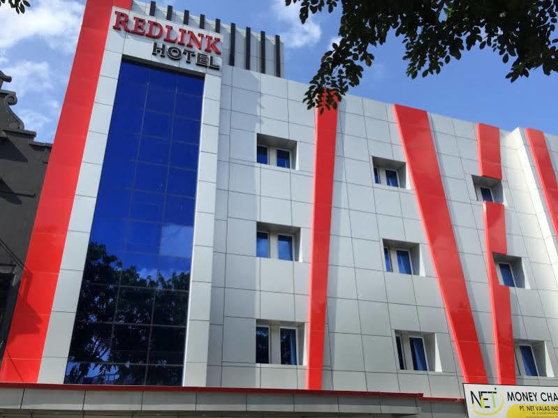 Redlink Hotel Batam Екстериор снимка