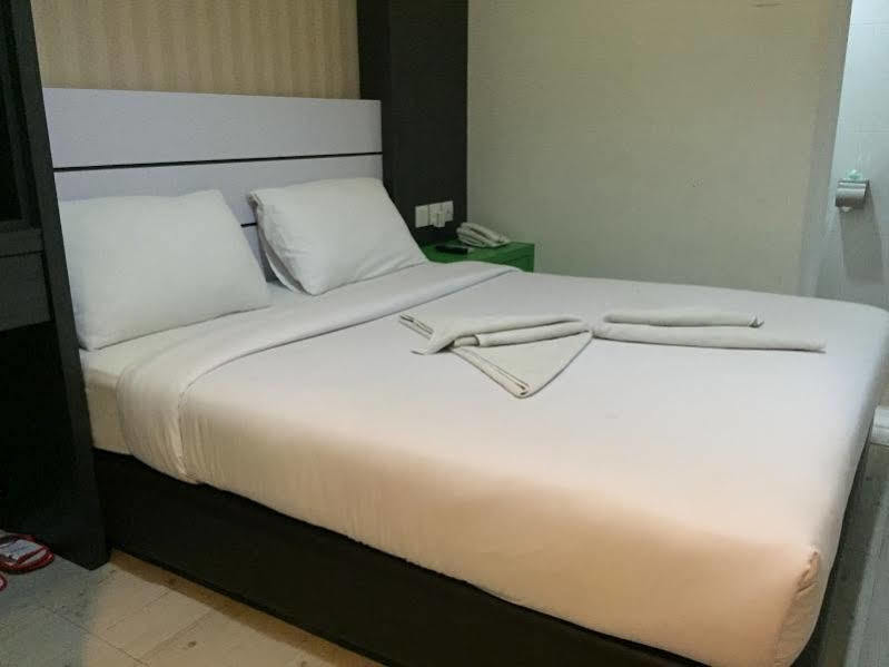 Redlink Hotel Batam Екстериор снимка